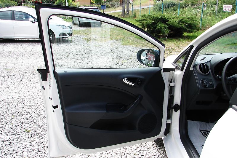Seat Ibiza IV 1.4 TDi 75PS EcoMotive - fotka 14 z 32