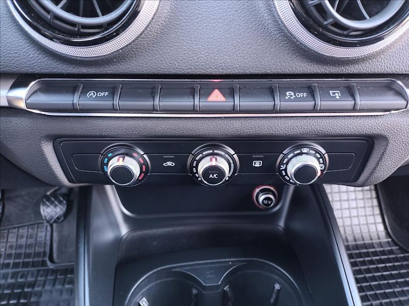 Audi A3 1,2 TFSI,77KW,KLIMA,PARKING - fotka 33 z 35