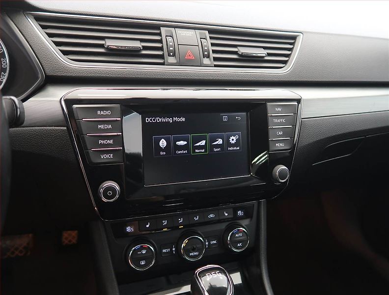 Škoda Superb (2015) Style 2.0 TDI, Automat, Kůže - fotka 17 z 27