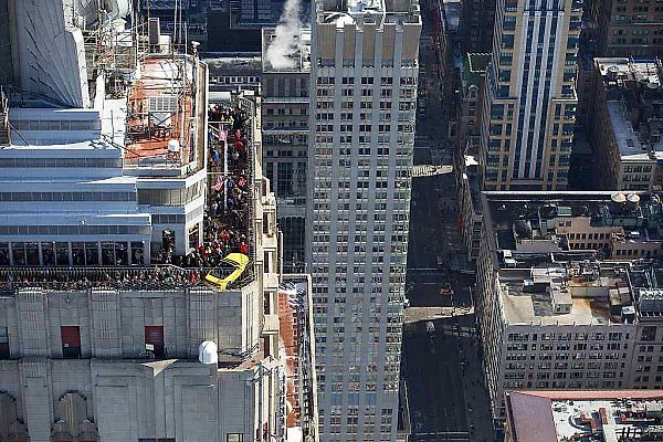 Ford vystavuje nový Mustang 305 metrů nad ulicemi Manhattanu.