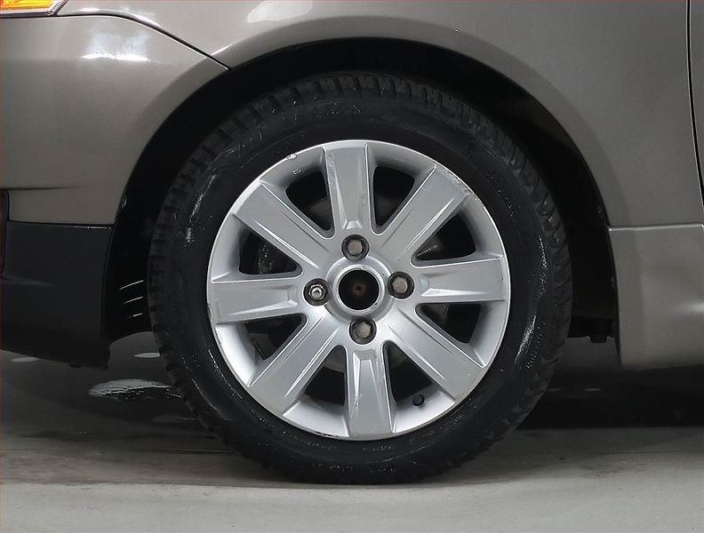 Mitsubishi Colt (2012) 1.3, nová STK, dobrý stav - fotka 14 z 17
