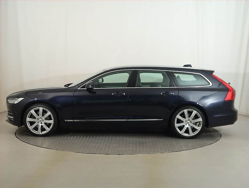 Volvo V90 (2016) D5 AWD, 4X4, Automat - fotka 3 z 21