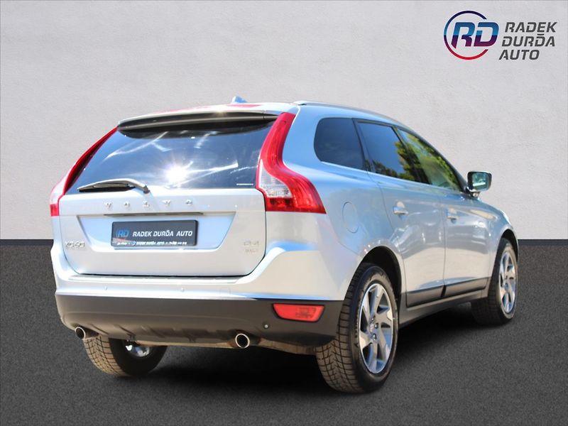 Volvo XC60 2,4 D4  ČR,A/T,4x4,OCEAN RACE - fotka 5 z 31