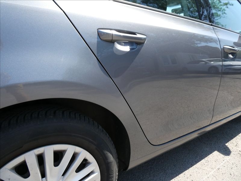 Volkswagen Golf 1,6 MPi 75kW DSG klima - fotka 13 z 40