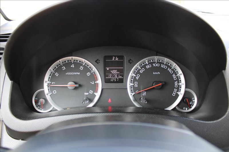Suzuki Swift 1,2 i  4 x 4, SERVISKA - fotka 13 z 31