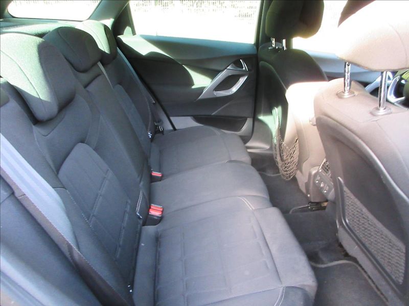 Citroën DS5 2,0 HDi Hybrid, 4x4, automat - fotka 16 z 26