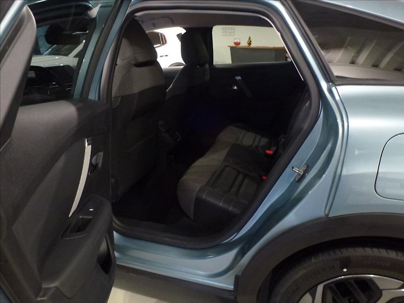 Citroën C4 1,2 Pure Tech 130 Shine MAN6 - fotka 13 z 17