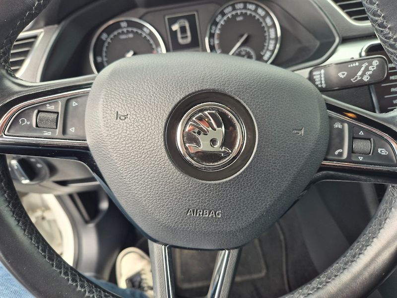 Škoda Superb (2017) 2.0 TDI Navi,Xenony,TOP - fotka 33 z 42