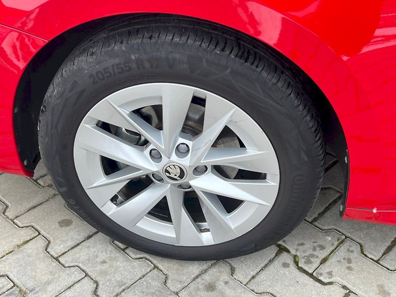 Škoda Octavia (2024) Liftback Top Selection1.5 TSI - fotka 12 z 35