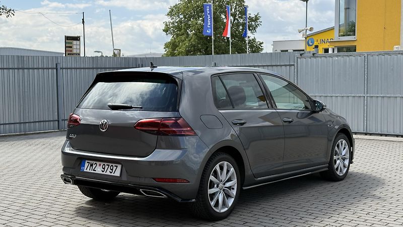 Volkswagen Golf (2018) 1.0TSi*63kW*R-LINE*55TKM* - fotka 5 z 19