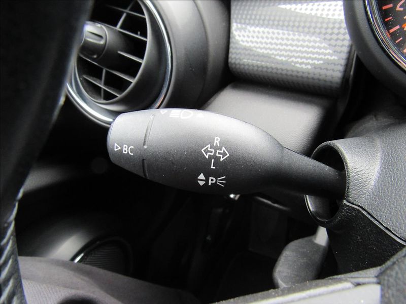 Mini Cooper 1,5 i 100kW - fotka 28 z 34