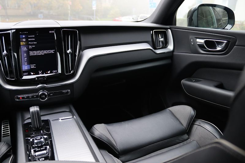 Volvo XC60 VOLVO XC60 T8 TWIN ENGINE R-DE - fotka 24 z 35