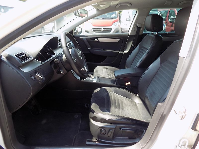 Volkswagen Passat 2,0 TDI 130 KW ALCANT. VÝHŘEV - fotka 18 z 61