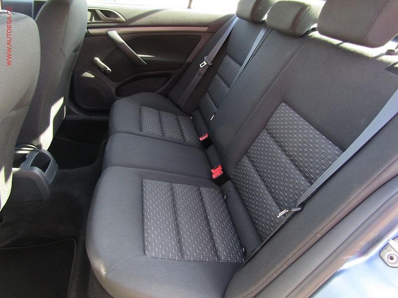 Škoda Octavia (2012) 1.6 MPi, Tour, AC - fotka 10 z 14