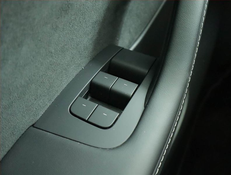 Tesla Model Y (2022) RWD LFP 60kWh, SoH 94% - fotka 16 z 19