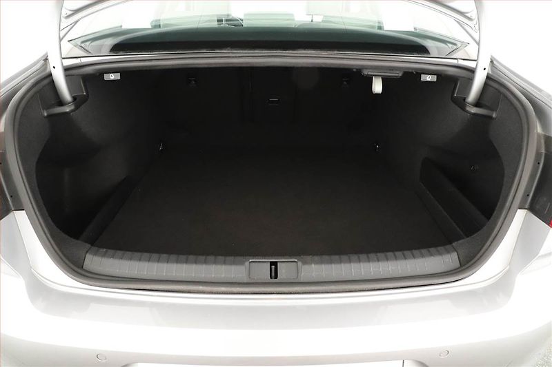 Volkswagen Passat (2022) Elegance 2.0 TDI - fotka 11 z 21