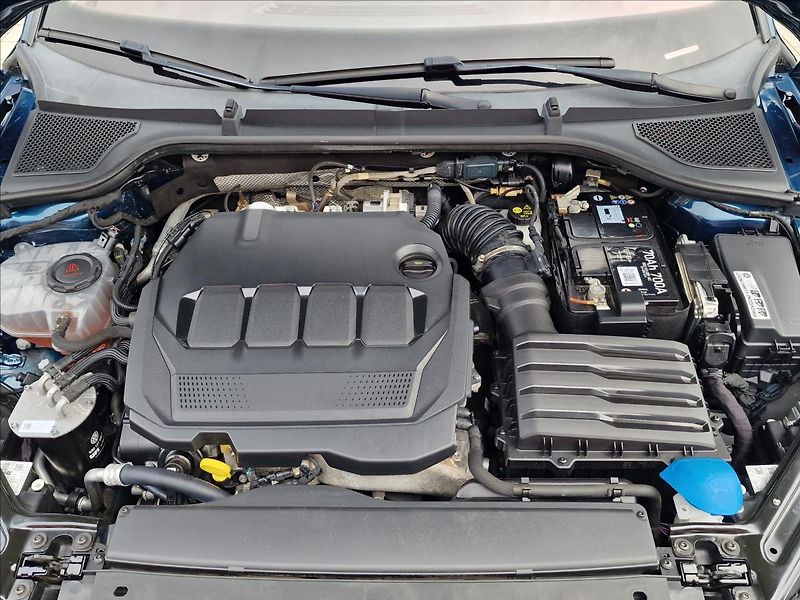 Škoda Octavia 2.0 TDI Style Combi,ČR,1.Maj. - fotka 42 z 48