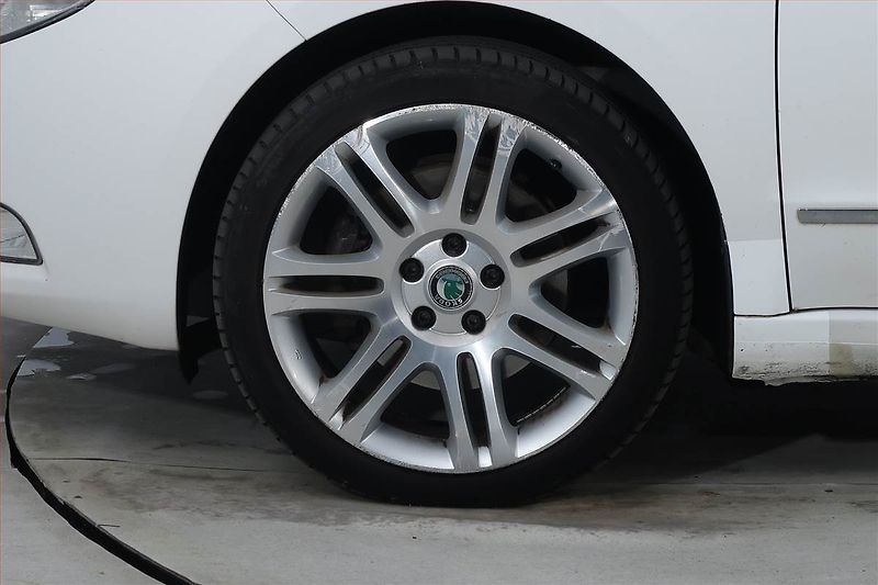 Škoda Superb (2012) 2.0 TDI, Automat, Tempomat - fotka 15 z 23