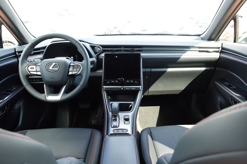 Lexus LBX 1,5 HEV Elegant Tech - fotka 18 z 35