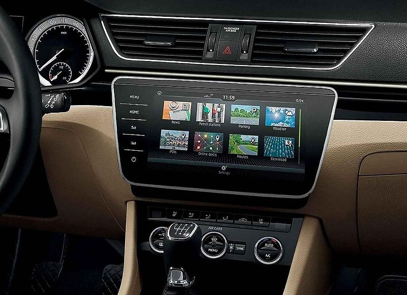 Superb také dostal infotainment Columbus s 9,2palcovým displejem ve skleněném designu.