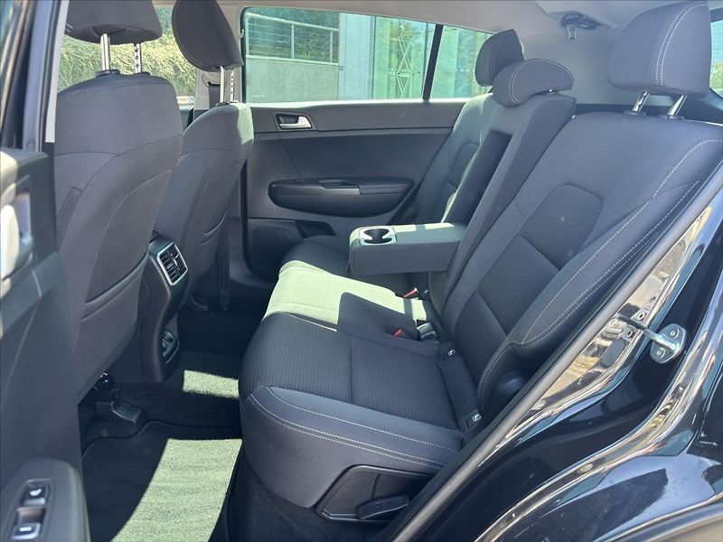 Kia Sportage 1,7 CRDi Style KAMERA TOP STAV - fotka 12 z 39