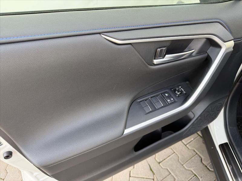 Toyota RAV4 2,5 Selection, 4x4, Hybrid - fotka 18 z 20