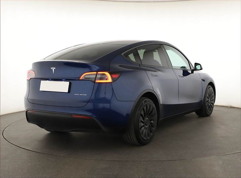 Tesla Model Y (2024) Long Range AWD 79kWh, SoH 95% - fotka 5 z 20
