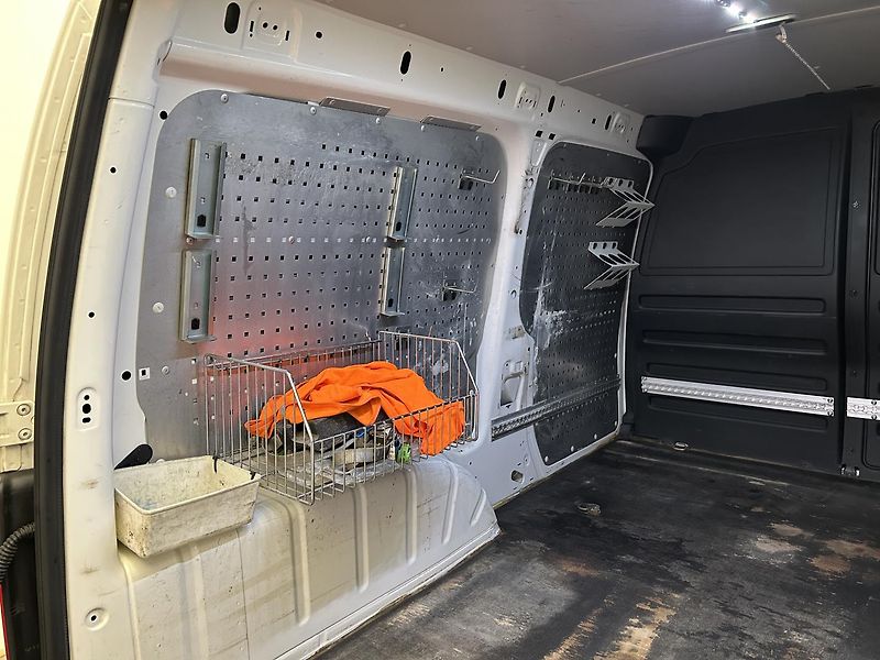 Volkswagen Caddy 1.4 TGi - fotka 17 z 23