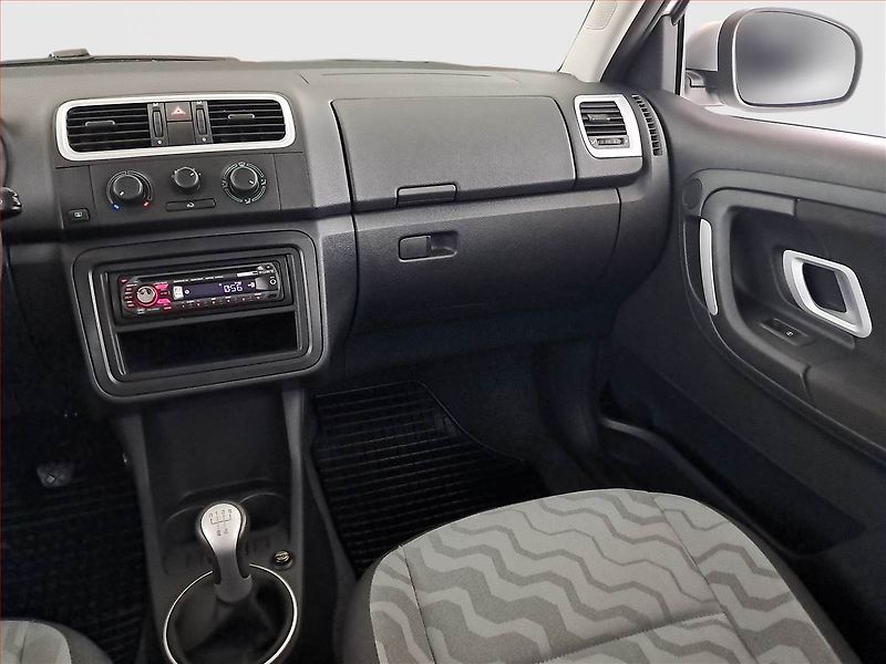 Škoda Fabia (2008) 1.4 16V - fotka 8 z 16