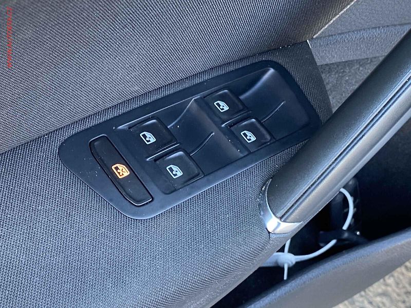 Volkswagen Golf (2019) 1.6TDi, Navi, LED - fotka 11 z 18