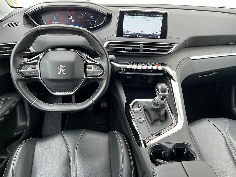 Peugeot 3008 (2019) 1.2PT 96kW! Allure! Tažné! LED - fotka 14 z 38