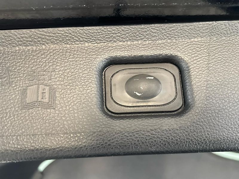 Ford S-MAX Titanium AT - fotka 27 z 28