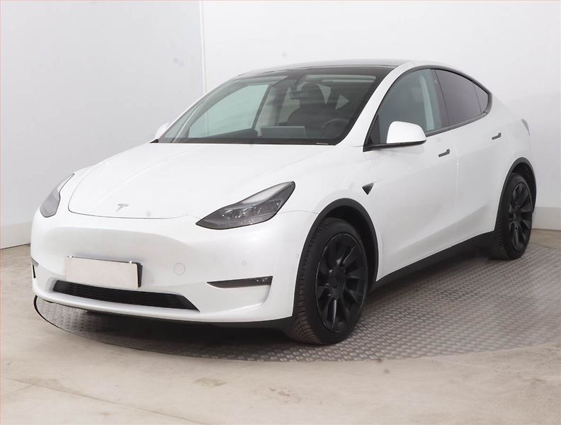 Tesla Model Y (2022) Long Range AWD 79kWh, SoH 90% - fotka 2 z 20