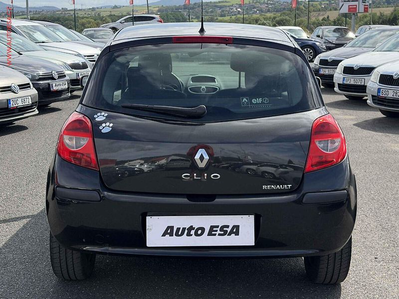 Renault Clio (2006) 1.6 16V - fotka 5 z 15