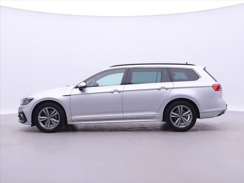 Volkswagen Passat 2,0 TDI 110kW DSG R-line 1.Maj - fotka 4 z 32