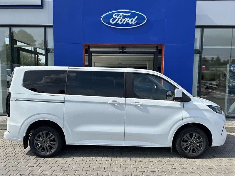 Ford Tourneo Custom Titanium L1 2.0 EcoBlue 110 kW - fotka 3 z 29