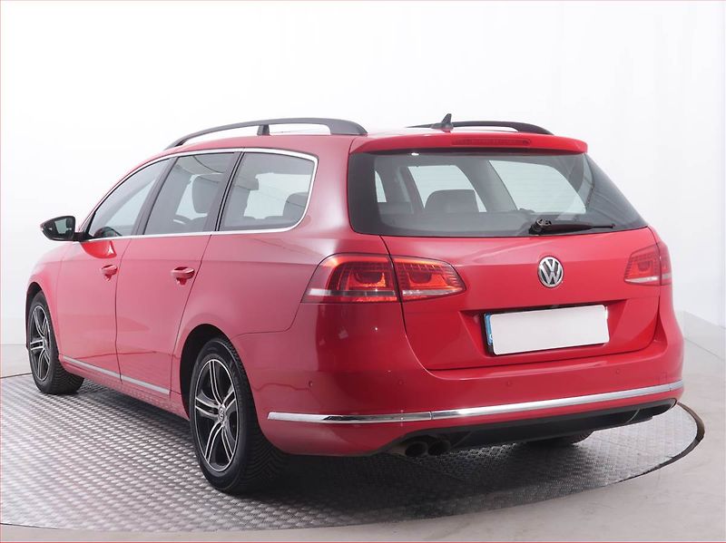 Volkswagen Passat (2014) 2.0 TDI, Navi, Xenony - fotka 4 z 23