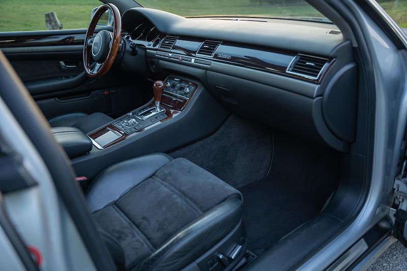 Audi A8 (2003) 4.2 V8 MPI, LPG, TOP výbava  - fotka 15 z 20