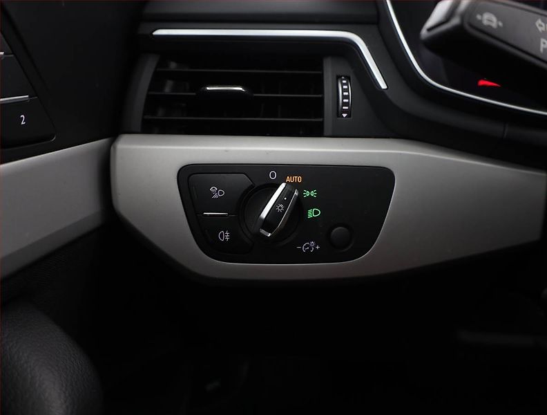 Audi A4 Allroad (2021) 40 TDI - fotka 16 z 19