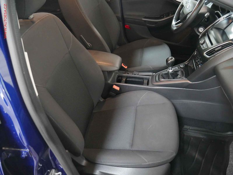 Ford Focus (2015) 1.5 TDCi, Navi, AC, park - fotka 12 z 23