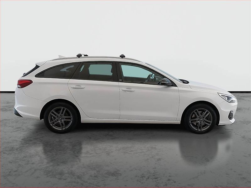 Hyundai i30 (2018) 1.4 T-GDI, Navi, Xenony - fotka 6 z 16