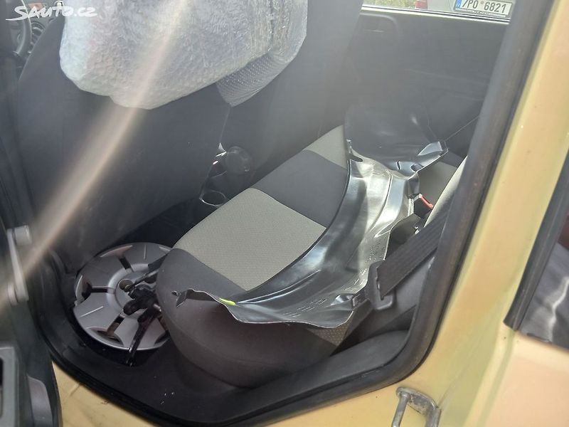 Fiat Panda 1.1i, utržené rameno, pojízdné - fotka 8 z 9
