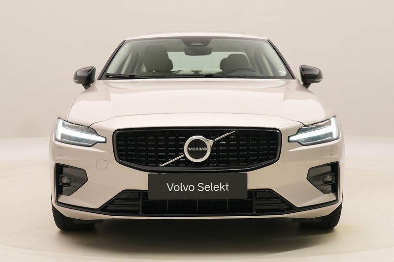 Volvo S60 B5 AWD DARK ULTIMATE REZERVACE - fotka 15 z 57