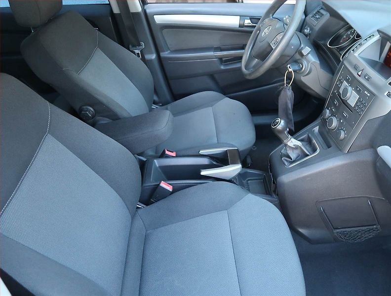 Opel Zafira (2006) 1.8, 7 míst, po STK - fotka 9 z 13