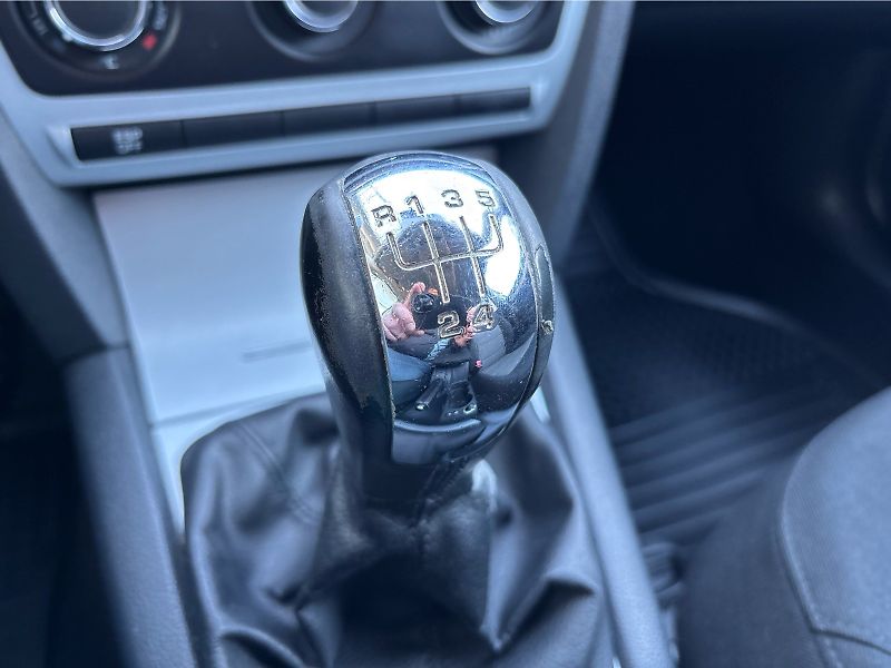 Škoda Octavia 1.6 MPi 75kW Ambiente Plus - fotka 17 z 29