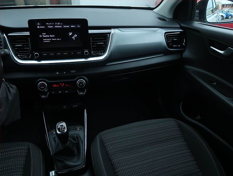 Kia Stonic (2023) Exclusive 1.0 T-GDI, EXCLUSIVE - fotka 8 z 21