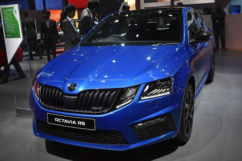 Speciální výzdoba indického autosalonu Škoda