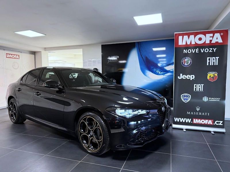 Alfa Romeo Giulia (2026) 2.0T 280k AT8 ZF Q4 4x4 Intens - fotka 1 z 6