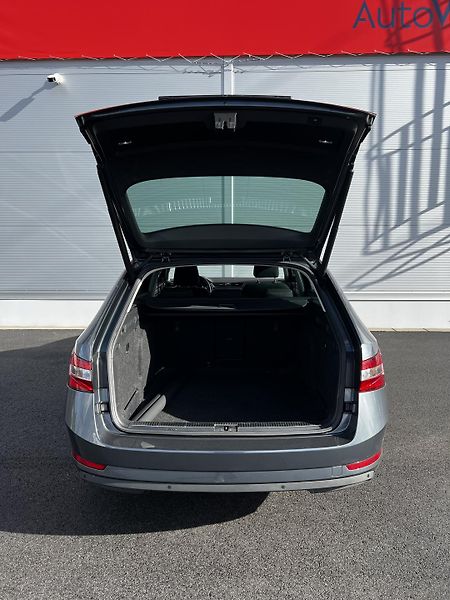 Škoda Superb 2.0TDI DSG ACC 1.Maj DPH TZ - fotka 24 z 24