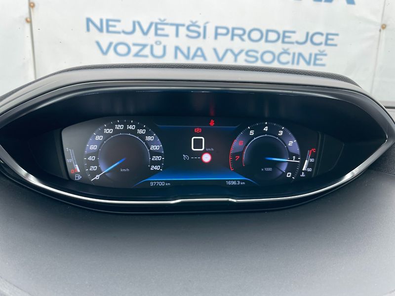 Peugeot 3008 (2020) 1.2PT 96kW! Allure! Navigace! - fotka 23 z 35